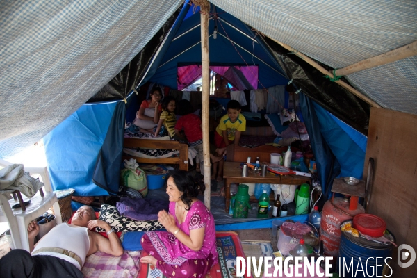 Nepal, 2 semaines apres le seisme. Anita et Bimal