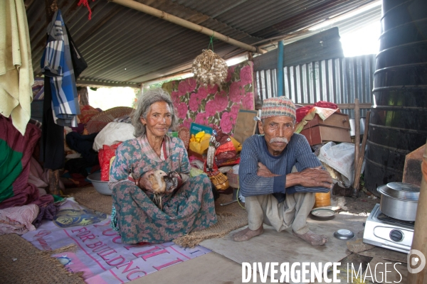 Nepal, 2 semaines apres le seisme. Anita et Bimal