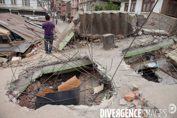 Nepal, 2 semaines apres le seisme. Reconstruction