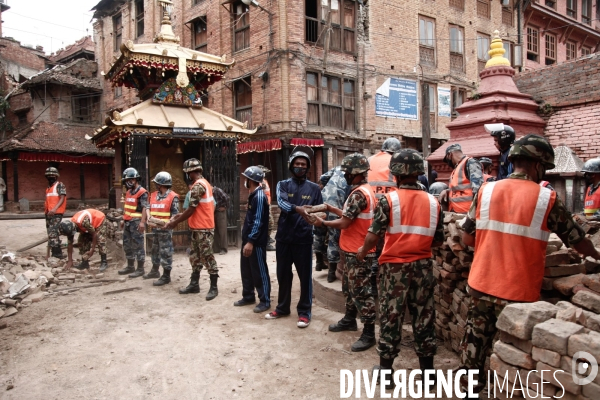 Nepal, 2 semaines apres le seisme. Reconstruction à Bhaktapur