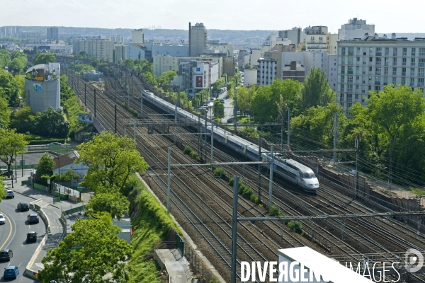 Illustration Mai2015.TGV en approche de la gare Montparnasse