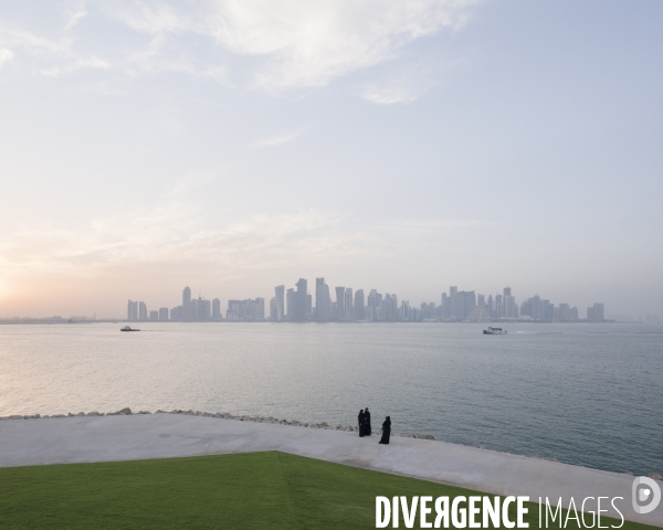 Doha, Qatar, 2015. Corniche Street et la skyline