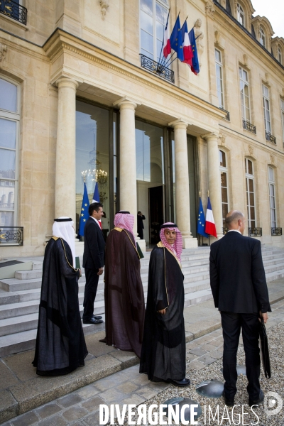 Entretien de François HOLLANDE avec M. Mohamed bin Salman bin Abdulaziz Al SAOUD, vice-prince héritier du Royaume d Arabie Saoudite et ministre de la défense.