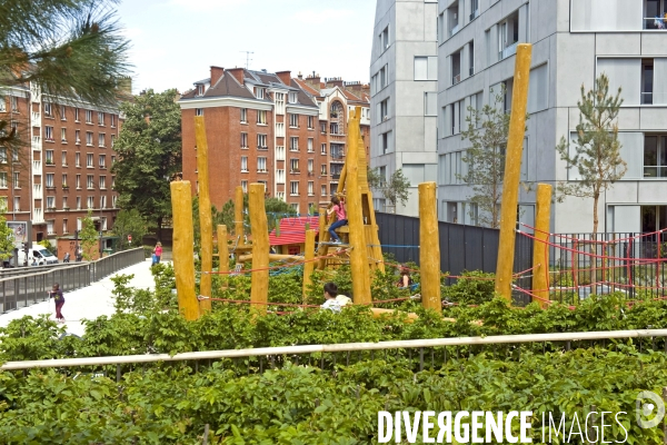 Archives Juin 2015.Le jardin Charles Trenet, realise sur les anciennes friches de la gare de Rungis amenage dans le premier ecoquartier de Paris