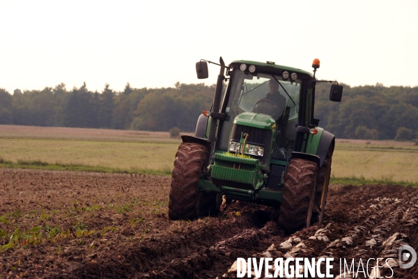 Labourage sur une exploitation agricole du Loir et Cher