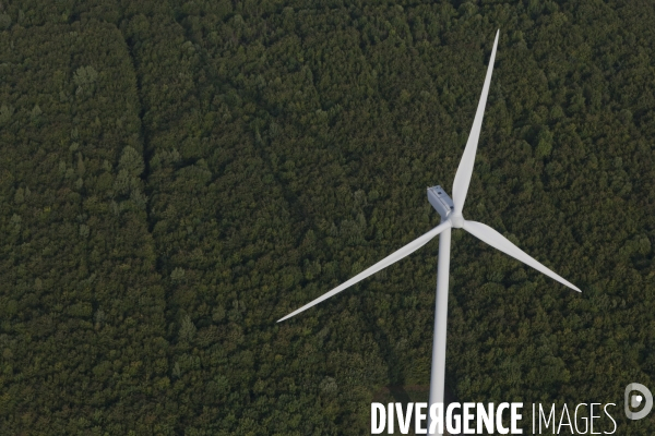 Vue aérienne d un parc éolien en forêt meusienne