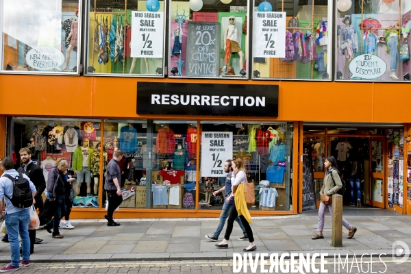 Liverpool.Resurrection  une boutique de vetements vintage et mode. 10% de rabais pour les etudiants et 20% pour les filles