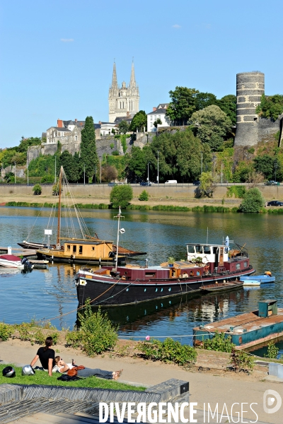 Des villes. Angers, le Maine et la cathedrale Saint Maurice
