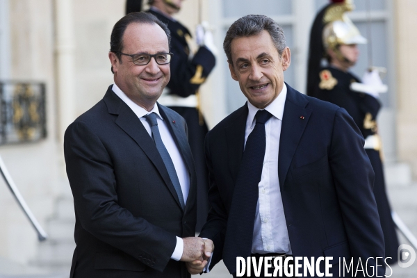 F. Hollande recoit N. Sarkozy apres les attentats du 13 novembre.