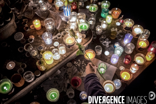 Lyon : la fête des lumières rend hommage aux victimes des attentats de Paris.
