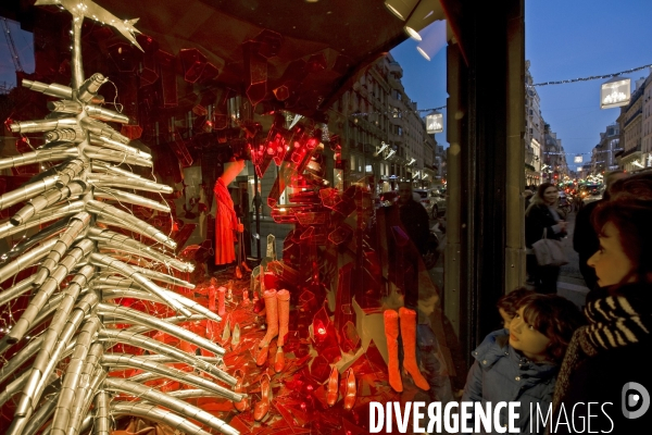 Illustration Decembre2015.Decor lumineux pour les fetes de fin d annee au magasin Hermes,rue saint Honore