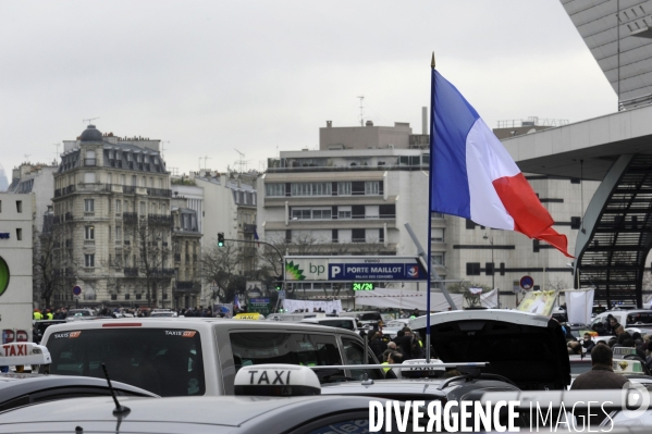 Rassemblement de taxis Porte Maillot