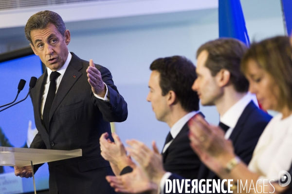 Nicolas Sarkozy rencontre les nouveaux adherents.