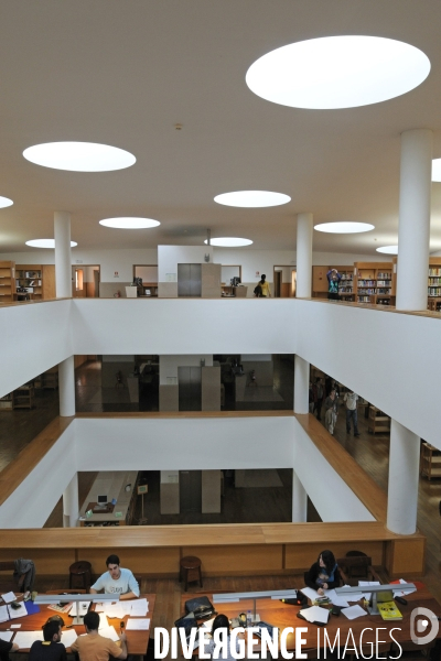 .Aveiro.La bibliotheque du campus universitaire de Santiago a Aveiro