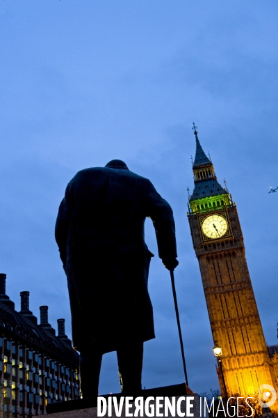 Londres.Statue de Winston Churchill sur lParlaiment square