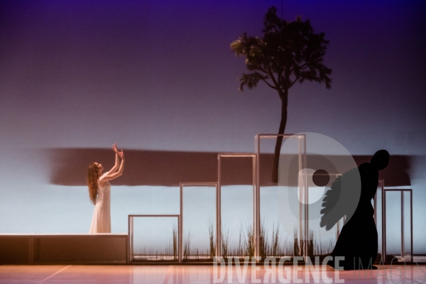 Pneuma / Carolyn Carlson / Ballet de l Opéra N. de Bordeaux