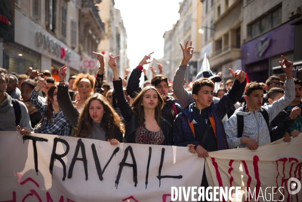 Manifestation étudiante contre la loi el khomri à Marseille