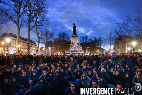 Devant chez Manuel Valls et à République. Nuit debout et échauffourées. Nuit du 9 au 10 avril. Mouvement contre la loi travail.