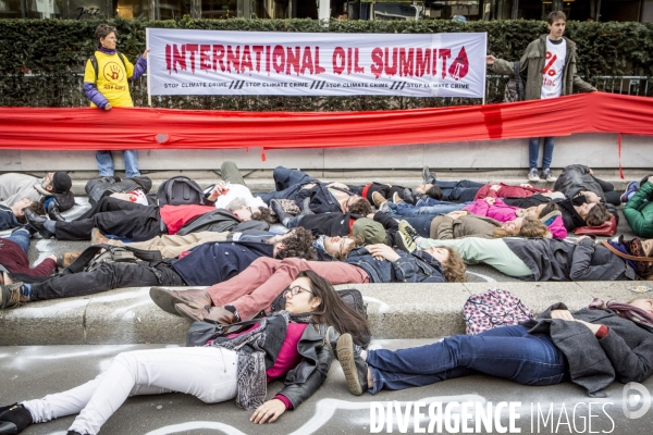 Die-In contre le Sommet International du Petrole, Paris