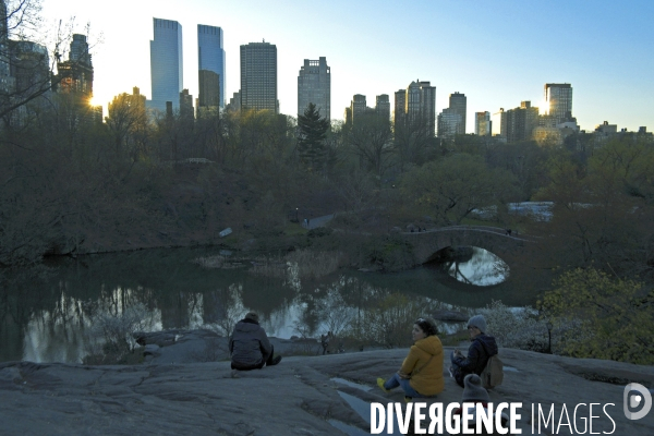 Retour a Manhattan # 02.Central Park, coucher de soleil derriere les tours d habitation de la partie sud