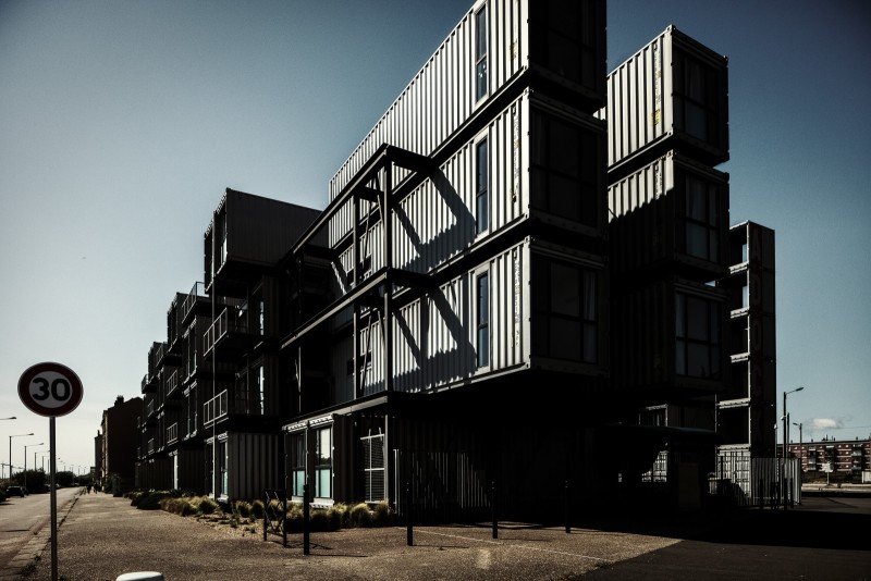 FRANCISCOPOLIS La résidence A'DOCKS, ces containers aménagés à la limite du port du Havre, servent de logements étudiants. 