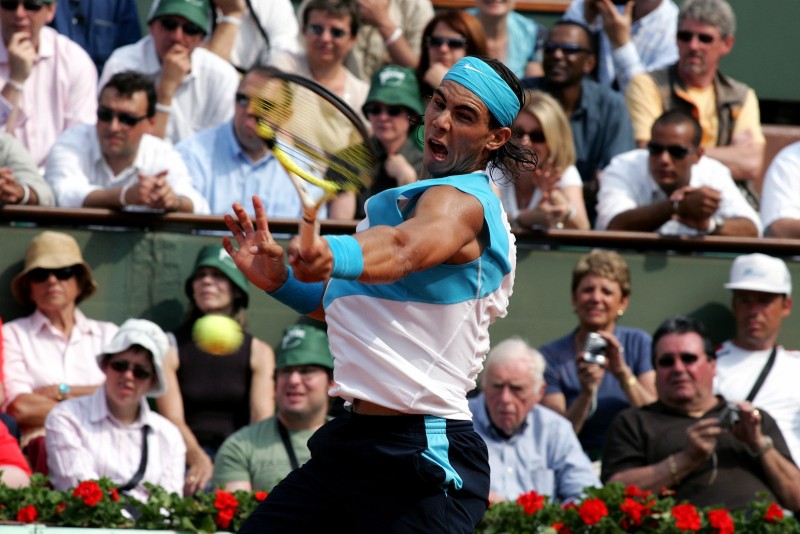 Tennis Roland Garros 2007. Internationaux de France de Tennis. Rafael Nadal s'est qualifié pour les quarts de finale des Internationaux de France, aux dépens de l'Australien Lleyton Hewitt (6-3, 6-1, 7-6).