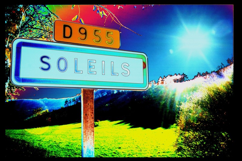 FTP - NEWS Canicule dans le Sud est - Soleil, contre-jour du panneau du village de Soleils  sur la D 955.
