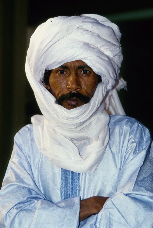 INTERNATIONAL   Afrique Conflicts en cours Rhissa Ag Boula , touareg, FFR (Front des forces du redressement)   ex  chef du FLAA ( Front de liberation de l'Air et de L'azaouak) puis en 1993  DU FLA   homme politique et president d'un parti  federalisteUPDS  ( Union pour la Democratie et le Progres Social  )  leader principal de l'Air et de l'Azawagh, ancien ministre du tourisme et de l'artisanat , a participé activement aux accords de paix entre touaregs du nord et gouvernement nigerien .  Défend les intererts des touareg face au groupe nucleaire Areva  ayant renouvele son partenariat  avec  le président Tanja à Niamey  pour 2008 et 2009 pour l'exploitation d'une nouvelle mine d'uranium en pleine zone touareg-.

2023 10 aout l' ancien rebelle touareg et ministre d'État nigérien Rhissa Ag Boula a annoncé la création d'un nouveau mouvement, baptisé Conseil de la résistance pour la République (CRR), afin de rétablir dans ses fonctions le président Mohamed Bazoum, arrêté lors d'un coup d'État le 26 juillet.