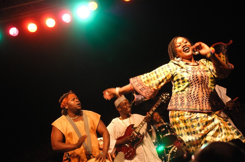 WORLD MUSIC Toumani Diabate griot , maitre de la kora malienne et ses musiens en tournee en France. Nice Juillet 2007