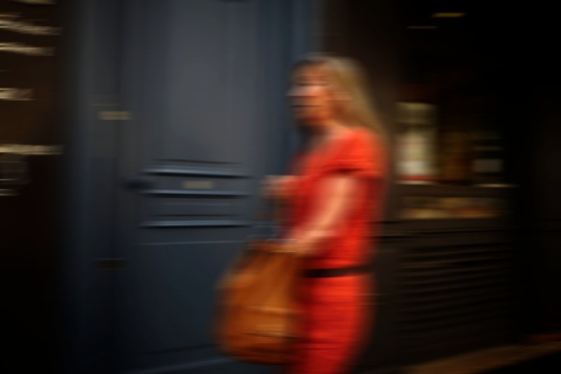 Broken Lens Street photography, Paris, France. 2017.