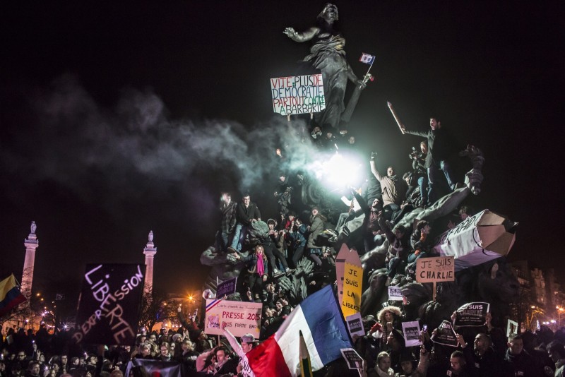 Nouvelle galerie © Corentin Fohlen/ Divergence. Paris, France. 11 janvier 2015. Manifestation a paris contre le terrorisme et en soutien aux victimes de l'attaque contre le journal Charlie Hebdo et l'epicerie casher. 