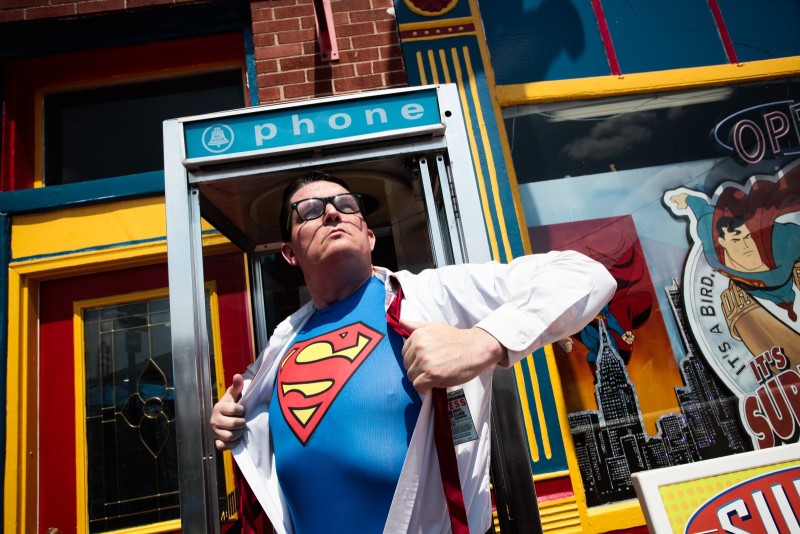 80 Ans de Superman - Metropolis, la ville superman existe! Metropolis - Illinois. Depuis 40 ans pendant  4 jours les fans de Superman et de Comics se donnent rendez vous dans cette petite ville de l'Illinois. // Mike 52 ans vient depuis 7ans