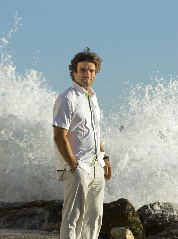 Portraits du navigateur Marc Thiercelin Portrait du skipper Marc THIERCELIN et la mer démontée. ortrait of skipper Marc THIERCELIN and the raging sea.