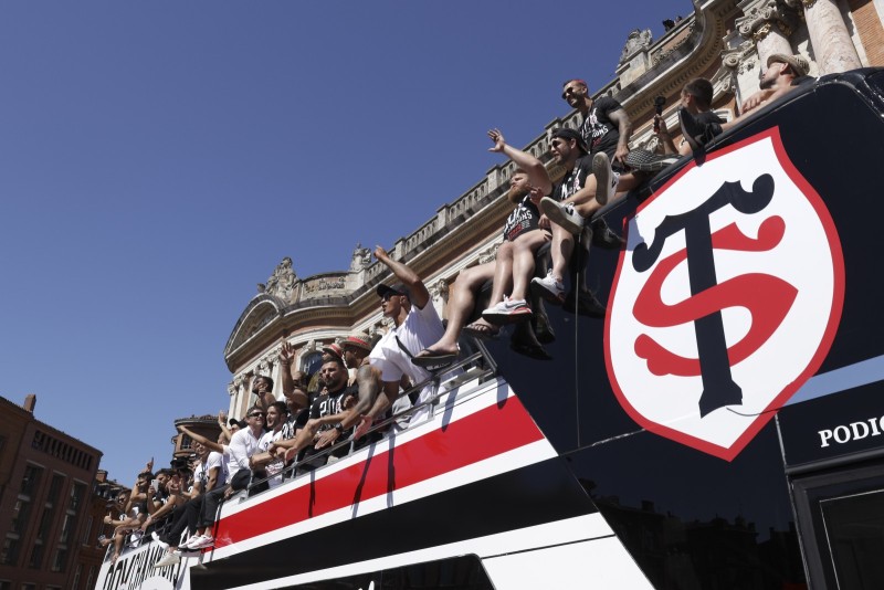 Stade toulousain Champion de France 2019 Les joueurs du stade toulousain rugby ramènent le bouclier de Brennus à Toulouse après leur victoire en finale du championnat du Top 14 contre l'ASM Clermont Auvergne. 