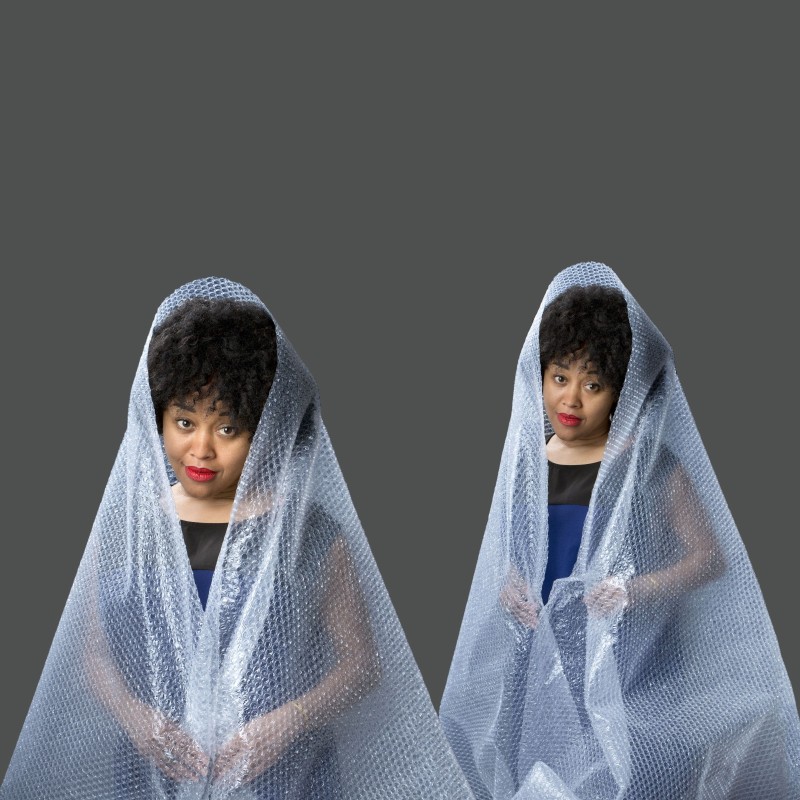 Images multiples Sakina M'sa jeune styliste de mode française . Portrait double