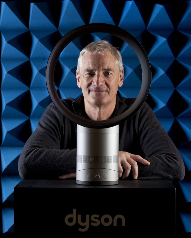 Business & Corporate James Dyson créateur designer , créateur d'appareil electriques ménagers . Fondateur de la marque anglaise Dyson .