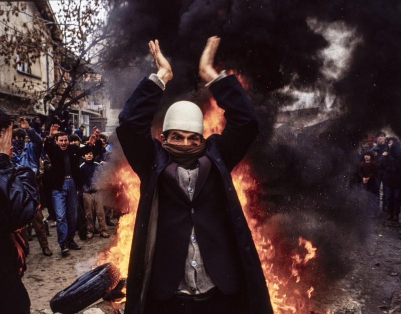 Guerre d'indépendance du KOSOVO Première manifestation à Pristina et ses alentours en réaction au discours de Milosevic sur l'autonomie des régions de la Yougoslavie agonisante . 