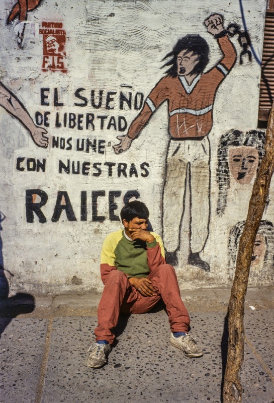Santiago du Chili 1986 Fête populaire dans le quartier de la Victoria , zone de banlieue pauvre fief du MIR , Mouvement de gauche  chilien .
