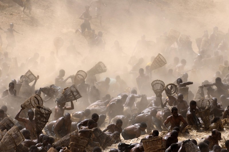 Nouvelle galerie Peche miraculeuse dans la mare sacrée d'Antogo au Mali