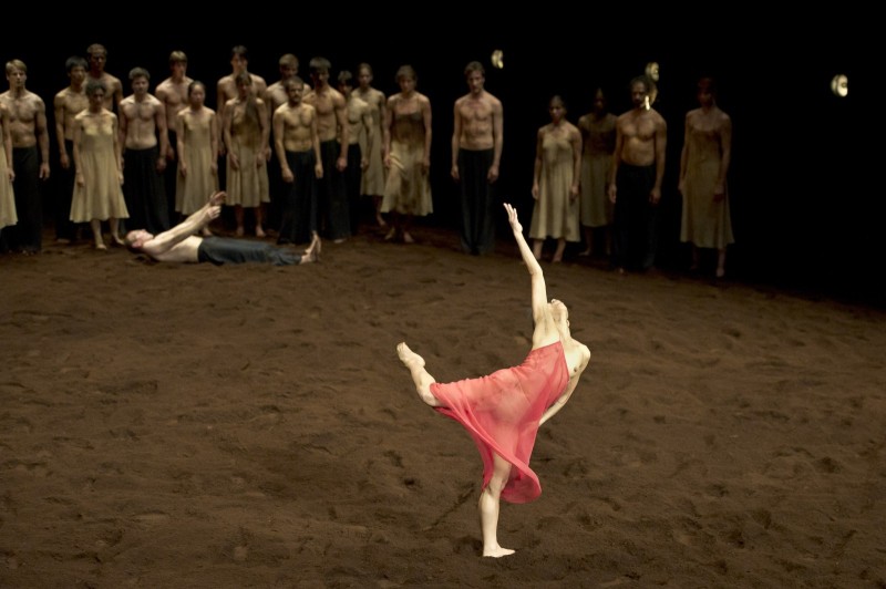 Le sacre du printemps de pina bausch - 03 juin 2013 © Laurent PHILIPPE ...