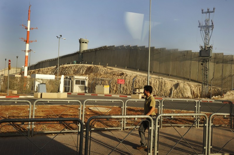 Cisjordanie daily life Cisjordanie, vie quotidienne. Le check-point de Qualandia. West Bank, daily life. Qalandia checkpoint.