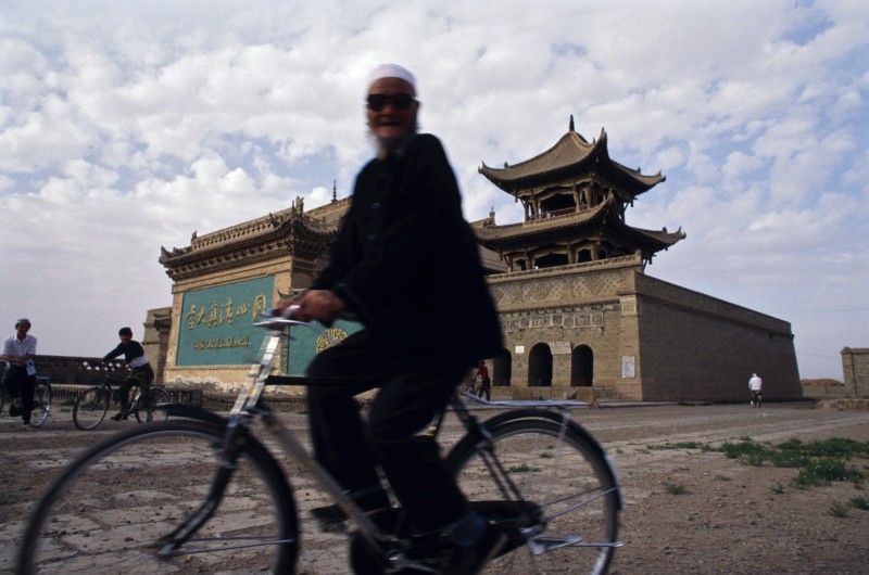 De l'islam de Chine Chine, Tongxin. Les Hui sont une minorité ethnique musulmane de Chine. Une des plus vieille mosquée de Chine. China, 1996. Muslim in China. Mosque.