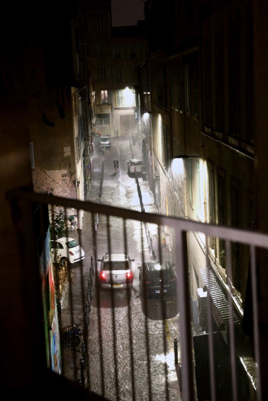 La pluie Marseille - Bouches du Rhône - le 11 décembre 2020 - Une forte pluie sur la ville et dans ma rue.  Contact photographe Pierre Ciot tel 0491941317 / Gsm 0608164590 Email pierre.ciot@wanadoo.fr