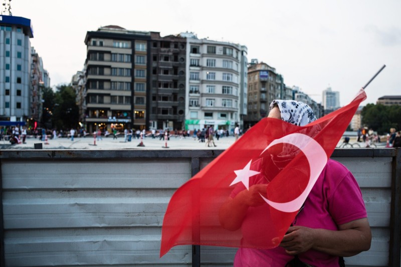 Un air de printemps Protesters gathered in Taksim square to protest against governement, Istanbul, 29/06/2013 