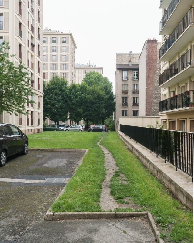 SHORTCUTS / RACCOURCIS GRAND PARIS Raccourcis  Grand Paris - Pantin - 2016 / Quand le trajet le plus court interroge les mobilités intra-urbaines et transforme le paysage urbain.