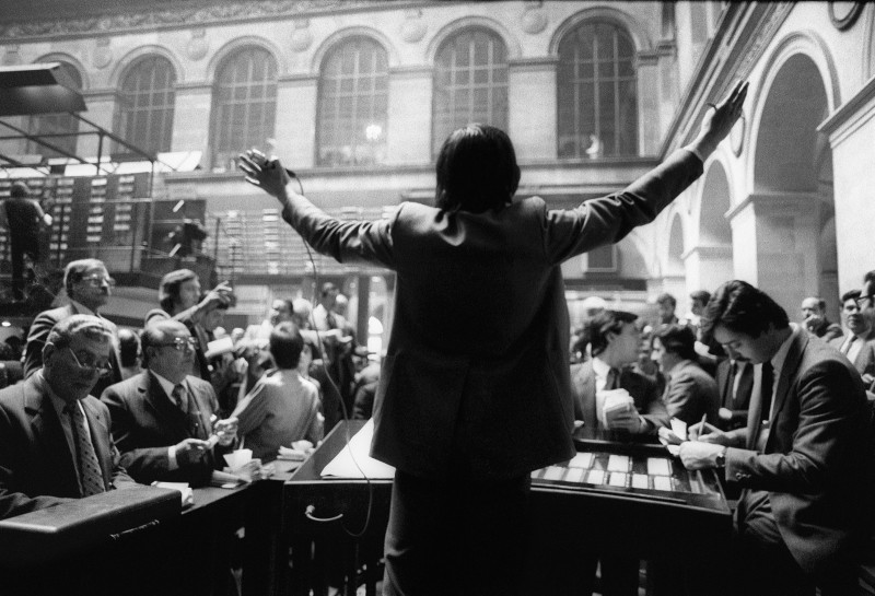 1981 Cotations des valeurs à la bourse deParis dans le palais Brogniard.  