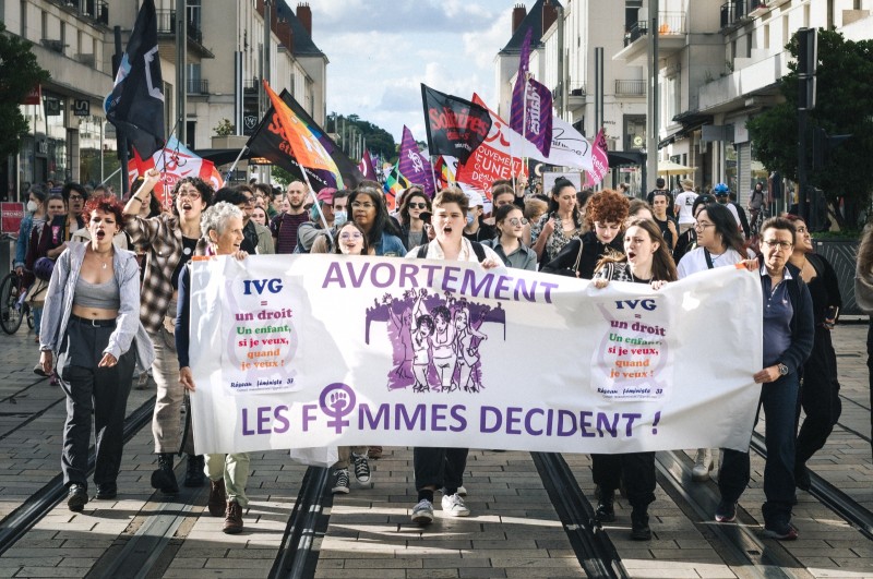 Défense de l'IVG, une jeunesse feministe engagée Rassemblement pour la défense du droit à l'IVG