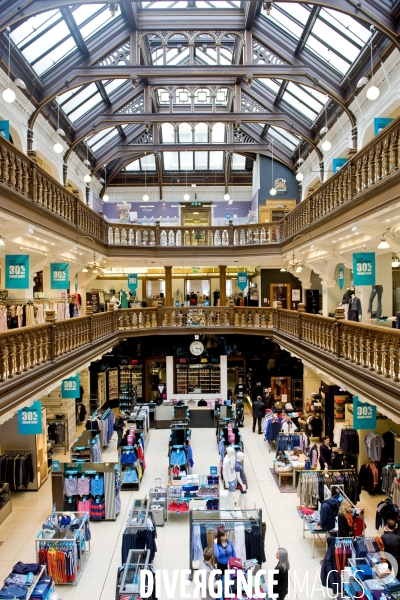 Edimbourg.Le hall victorien du grand magasin Jenners sur Princes street