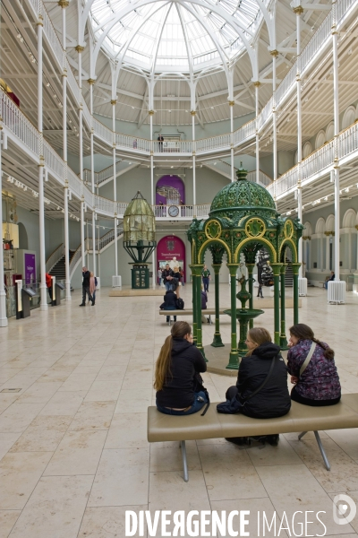 Edimbourg.Le hall victorien du musee national d  Ecosse.