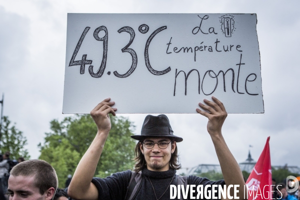 Rassemblement devant l Assemblee Nationale contre la loi travail et le recours au 49-3